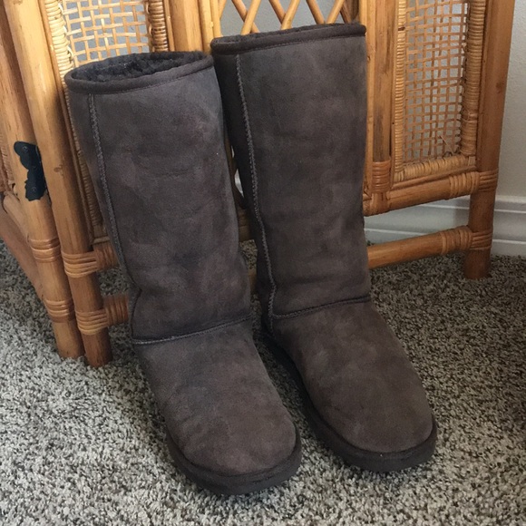 UGG BOOTS - Picture 8 of 8